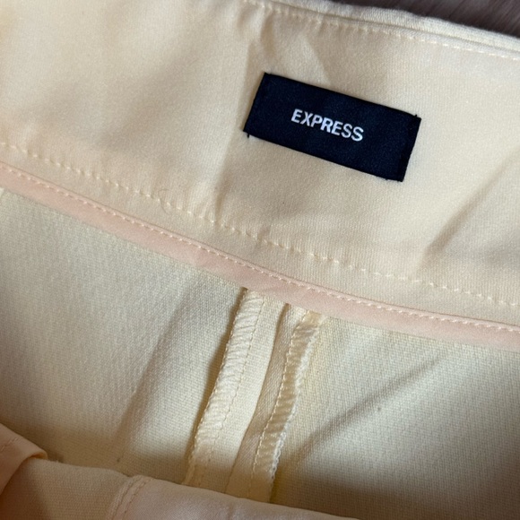 NWT Express Cream Belted Tailored Shorts | Size 8 | $78 Retail - Picture 5 of 8